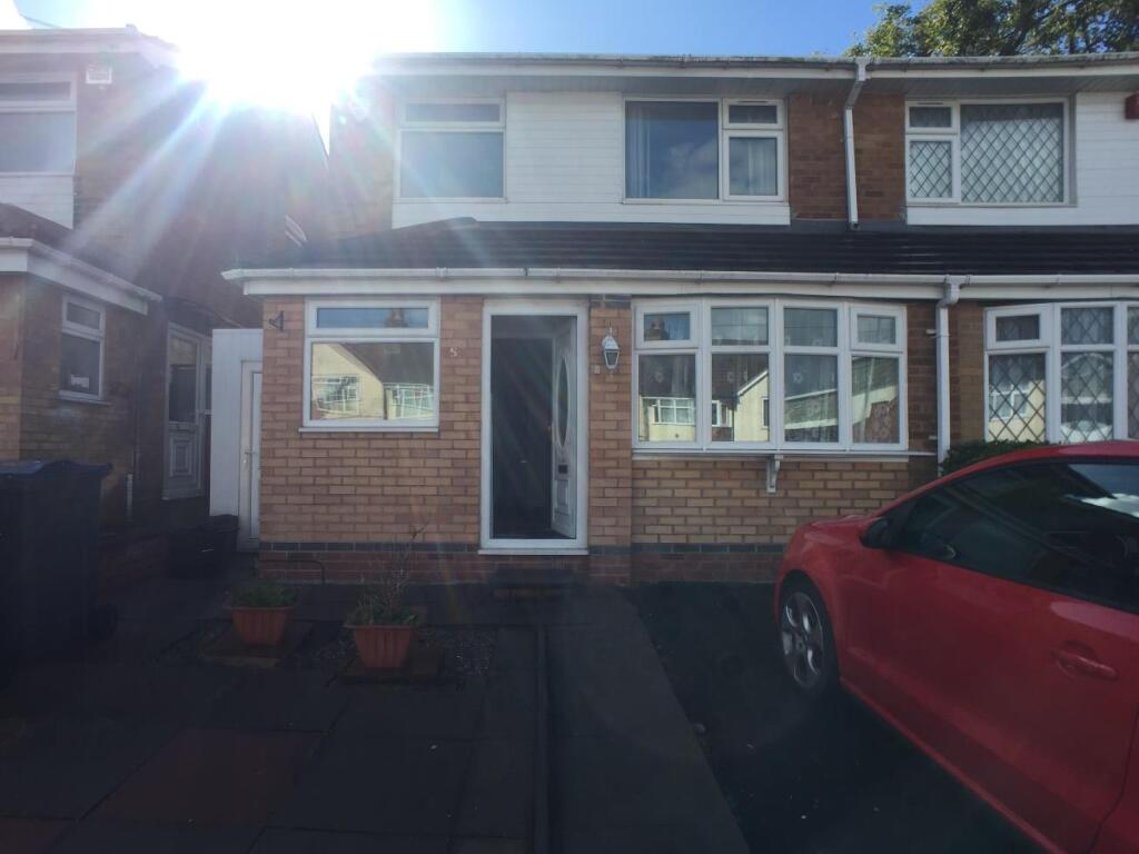 4 bedroom semi-detached house for rent