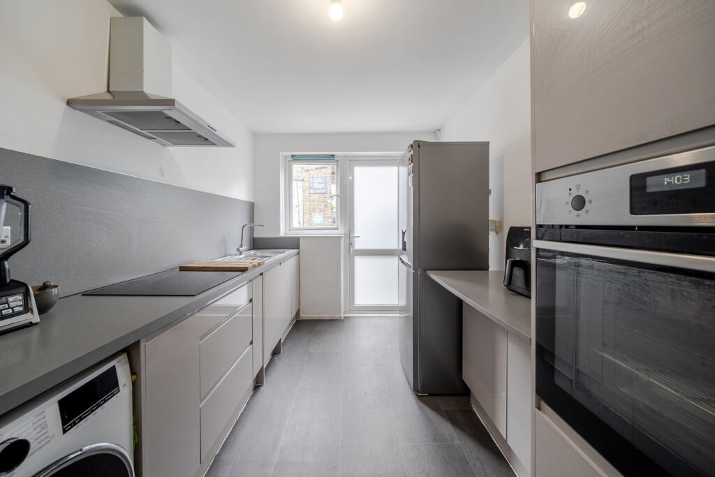 Apartment in London, Cossall Estate, Peckham - View 3