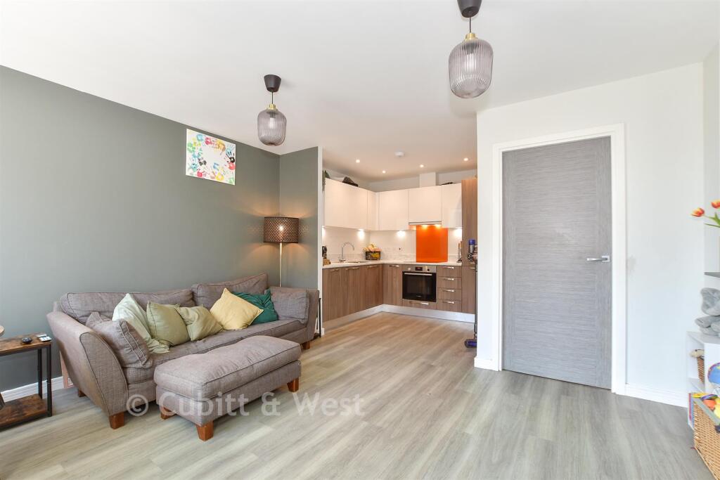 Apartment in Redhill - View 5