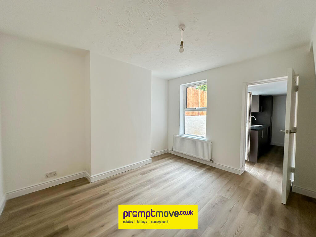 House in Luton - View 4