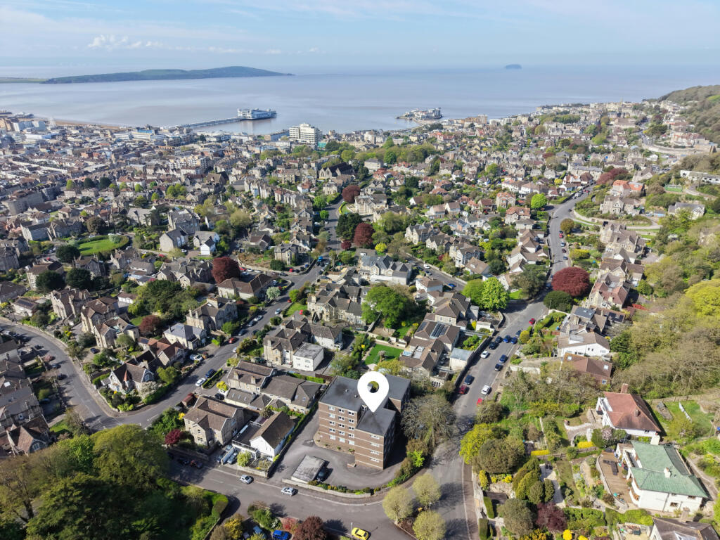 Apartment in Weston-super-Mare, Cliftonville - View 5