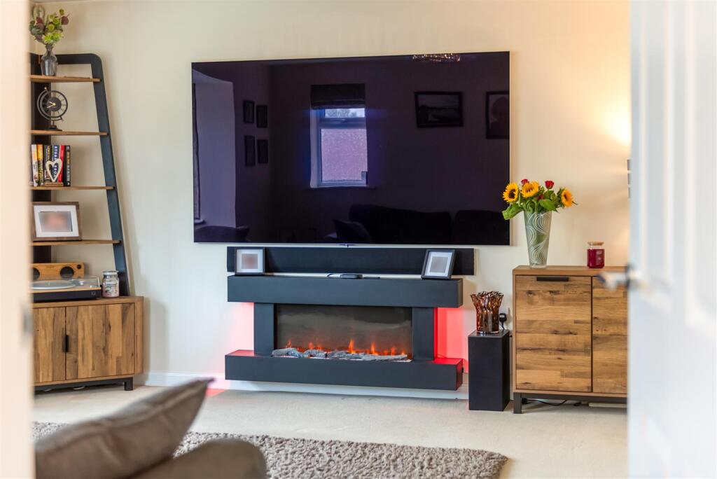 House in Clanfield - More