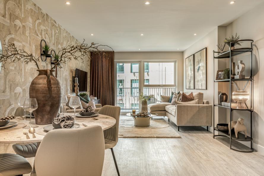 Main image of property: Kew Bridge Rise,
Brentford,
London,
TW8 0EX