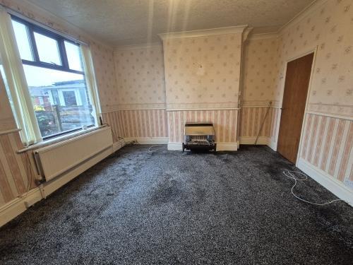 House in Oldham, Greater Manchester - View 5