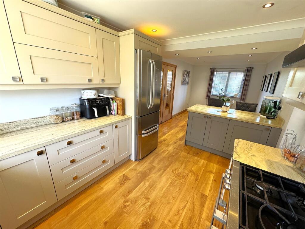 House in Northampton, North Northamptonshire - View 2