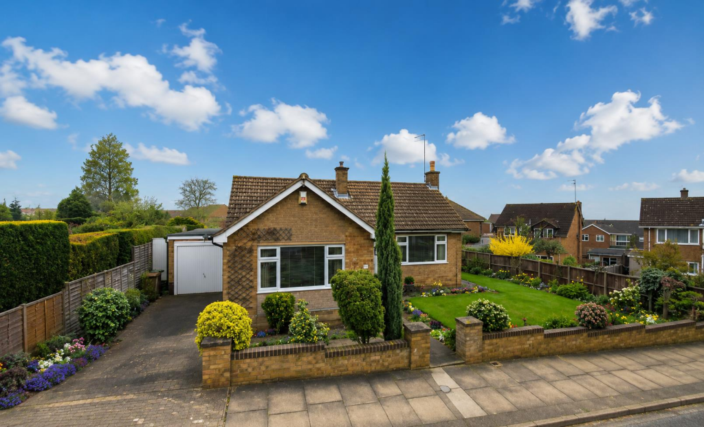 3-bed detached on Rushmere Crescent, Rushmere, Northampton NN1, £425,000