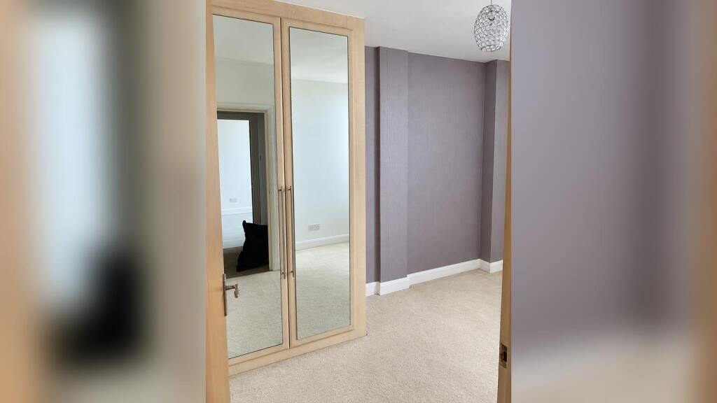 Apartment in Southampton - View 4