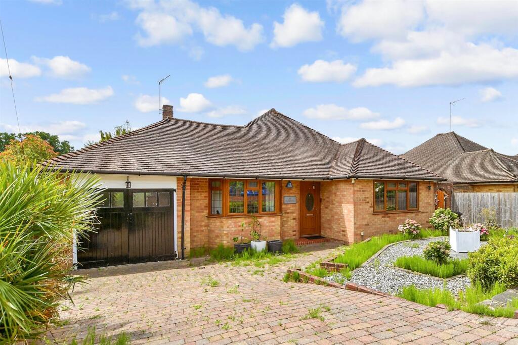 2-bed bungalow on Daymerslea Ridge, Leatherhead, Surrey, £650,000