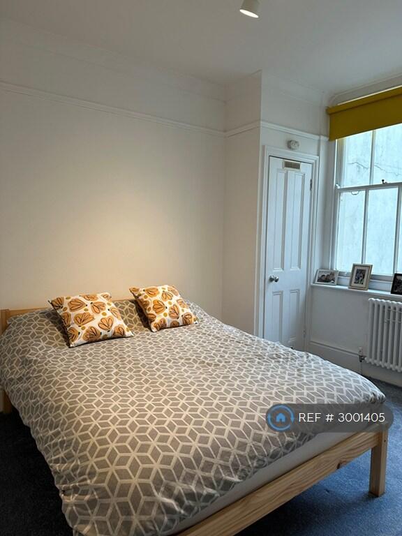Apartment in Hove, Brunswick - View 5