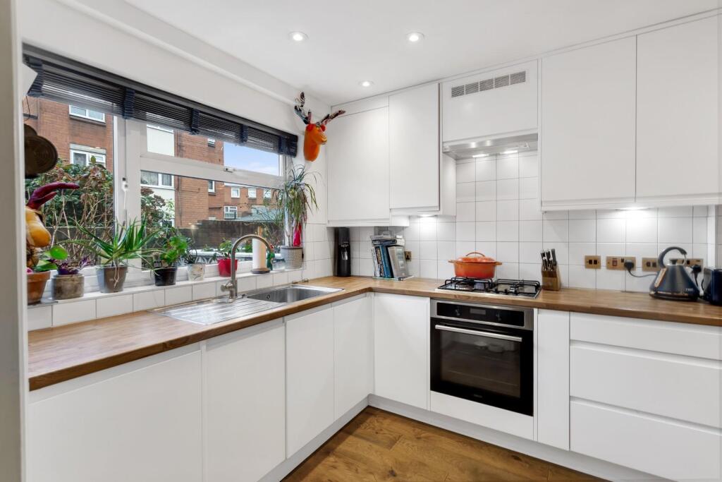 Main image of property: Hayling Close, London, N16