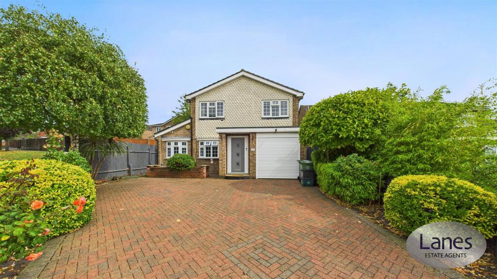 5-bed detached on Spicersfield, Cheshunt, £700,000