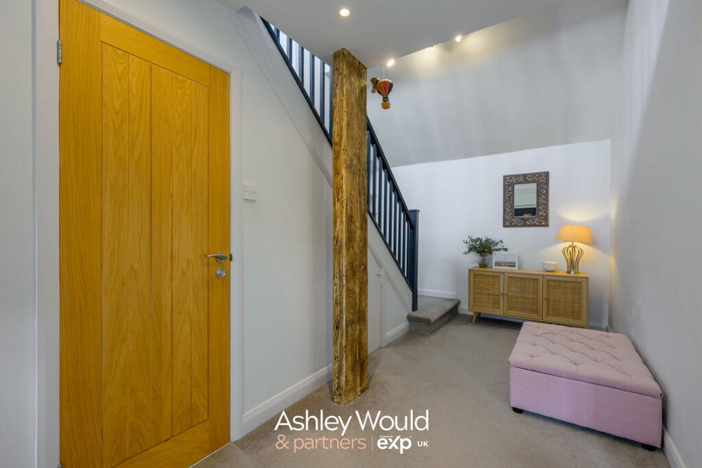 House in Bromsgrove, Hagley - More