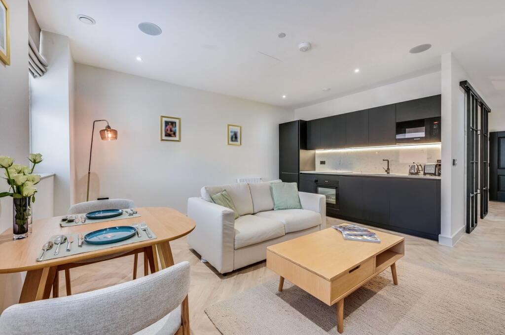 Apartment in Basildon, Billericay - View 4