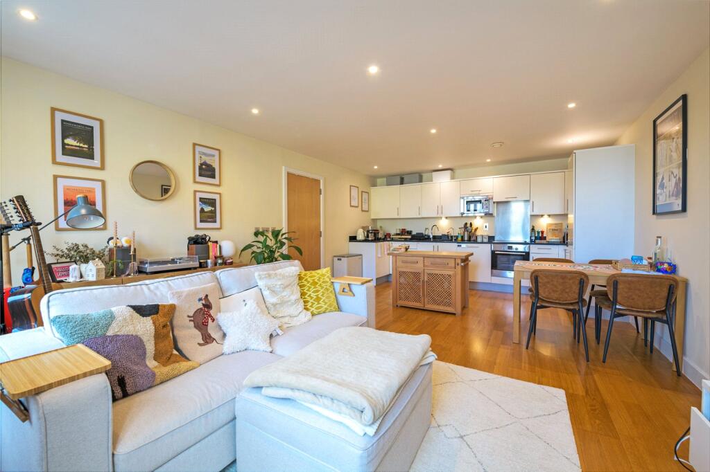 Main image of property: Clapham Common South Side, SW4