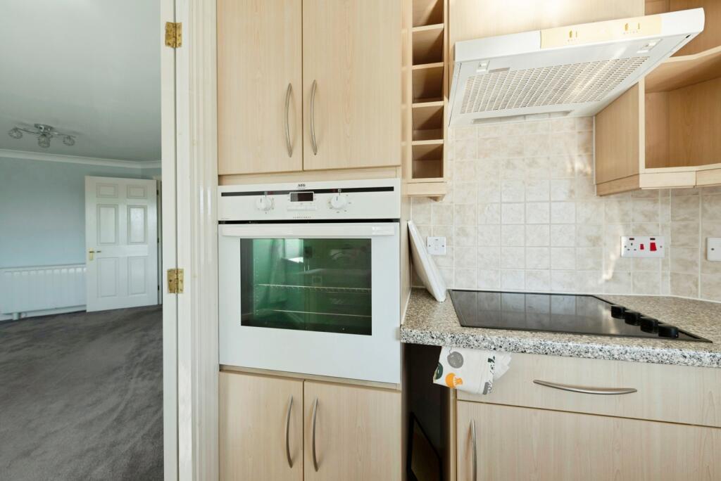 Apartment in Redhill - More
