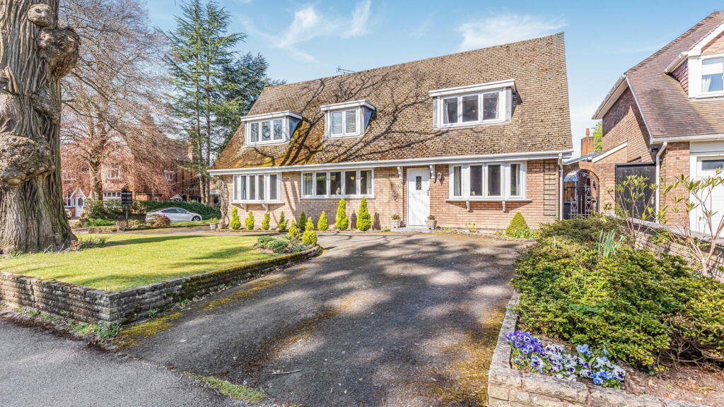 Main image of property: El Castano, Hampton Lane