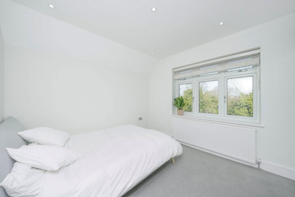 Apartment in London - View 3