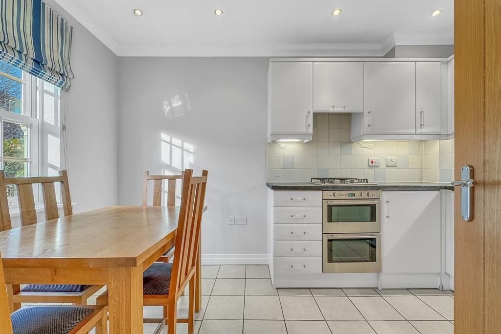 4 bedroom End Terrace Town House in Chichester - View 4