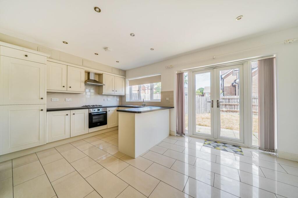 House in Luton, Sundon Park - View 2