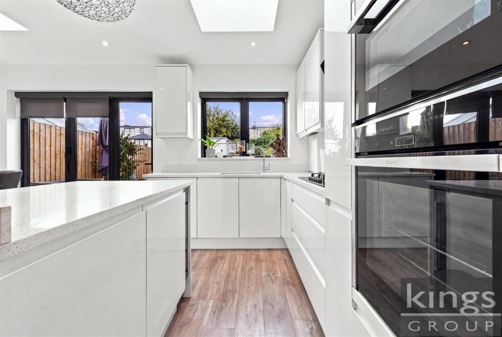 House in London, Carterhatch, Southbury - View 3