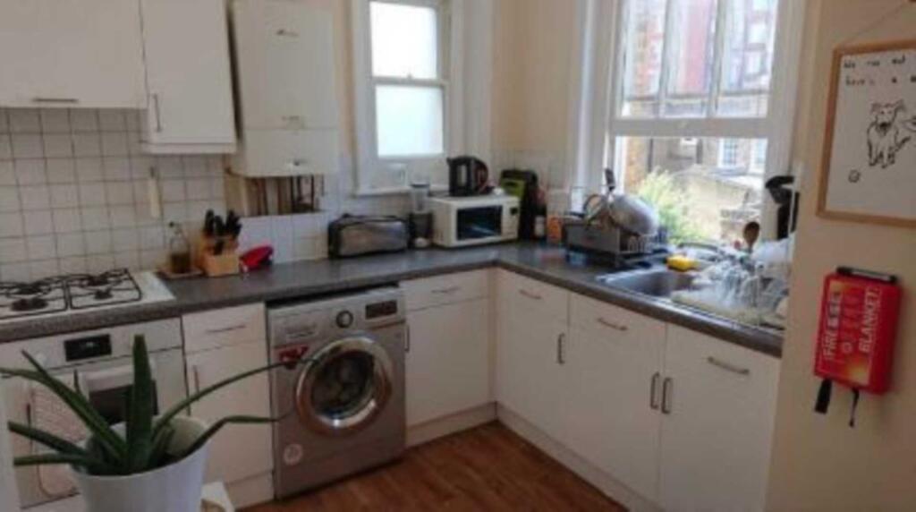 Main image of property: Beaumanor Mansions     Queensway, London