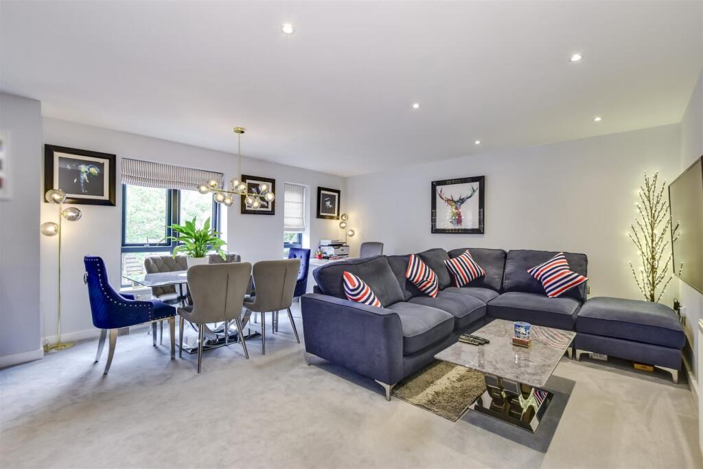 Apartment in Dacorum, Chiltern Park, Berkhamsted - View 4