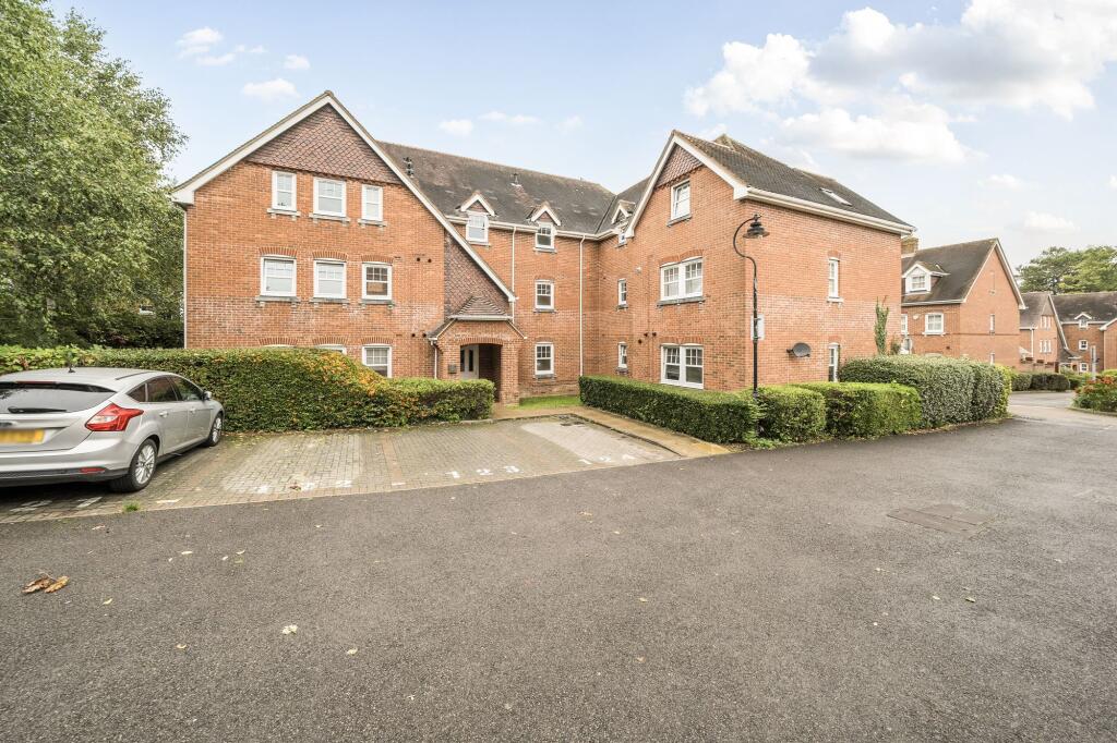Apartment in Rushmoor, East End, North Town