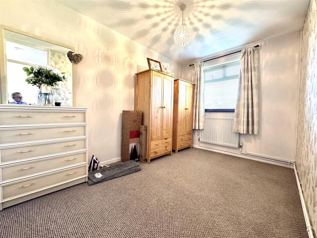 Apartment in London, Thamesmead - More