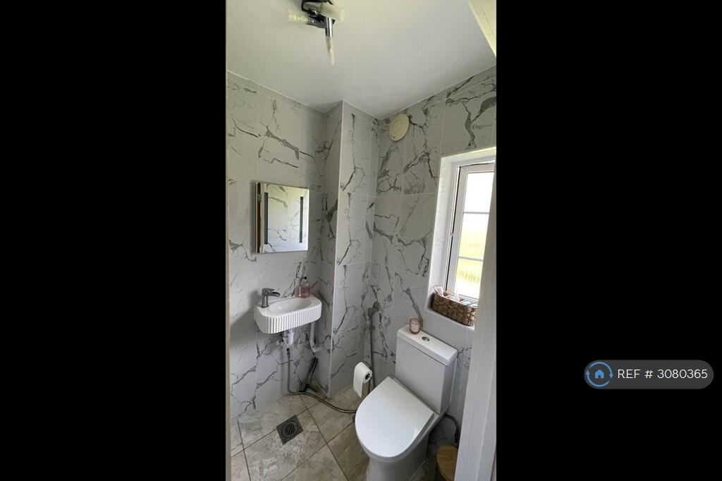 Apartment in Harrow - View 5
