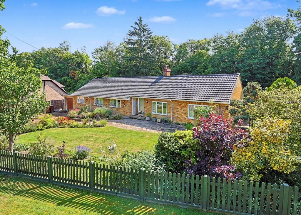 Main image of property: Broom Hill, Oaklands, Welwyn, Hertfordshire, AL6