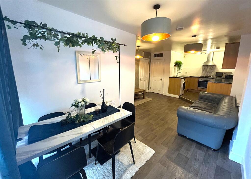 Apartment in Lewes, Newhaven - View 2
