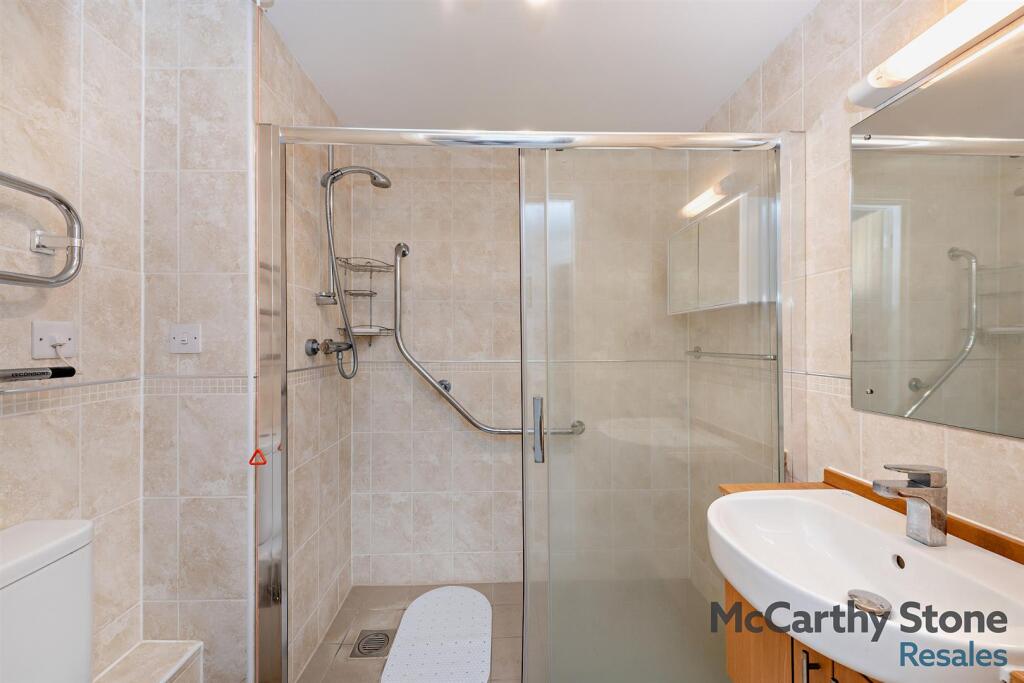 Apartment in Eastbourne, East Sussex - View 4