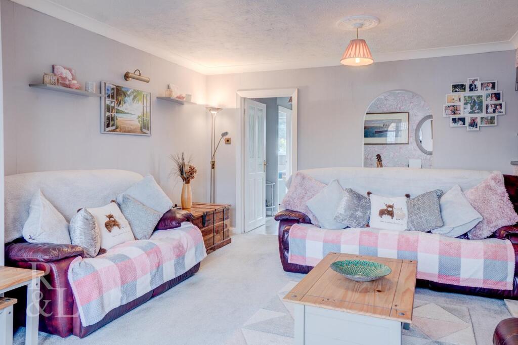 House in Rushcliffe, Plumtree Park, Keyworth - More