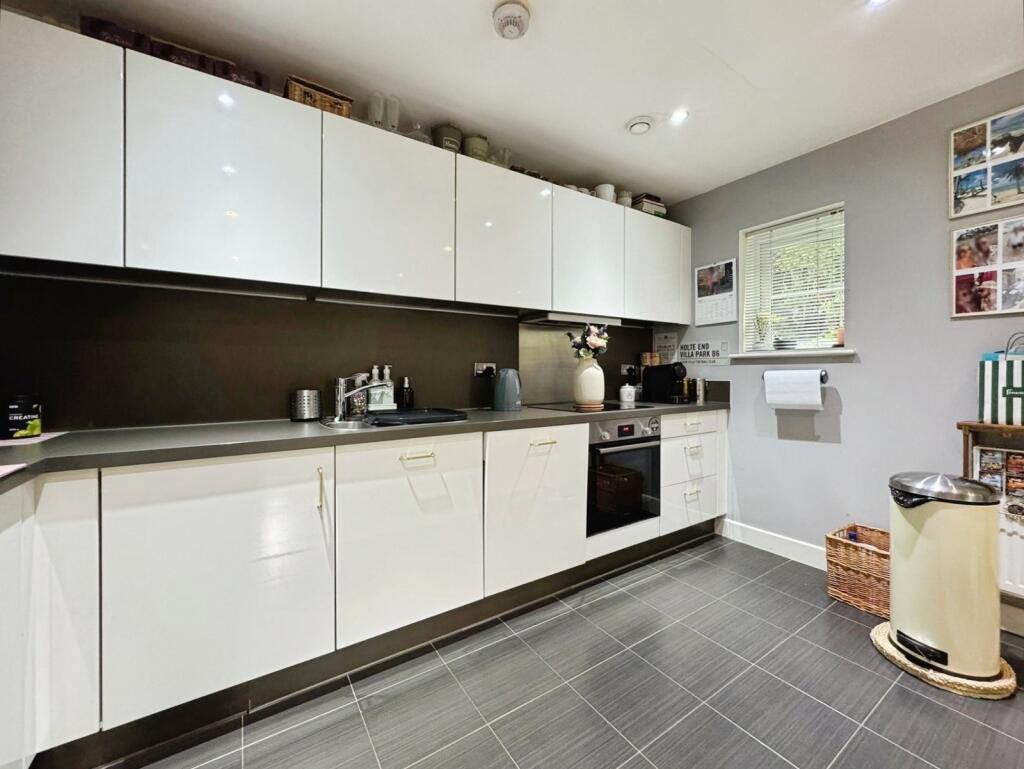 Apartment in Hemel Hempstead, High Wycombe Community Board - More