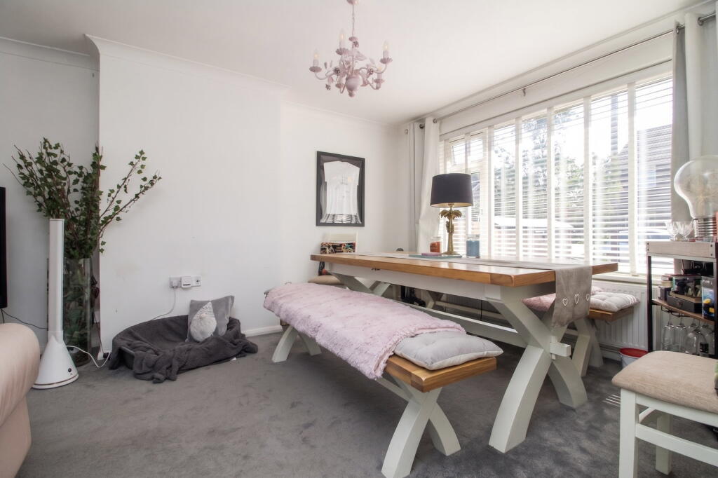 St. Catherines Grove, Manston, Ramsgate, CT12 5BD photo 4