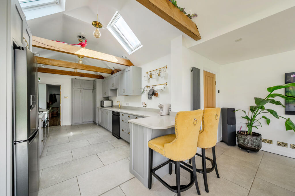 House in Woking, Byfleet - View 4