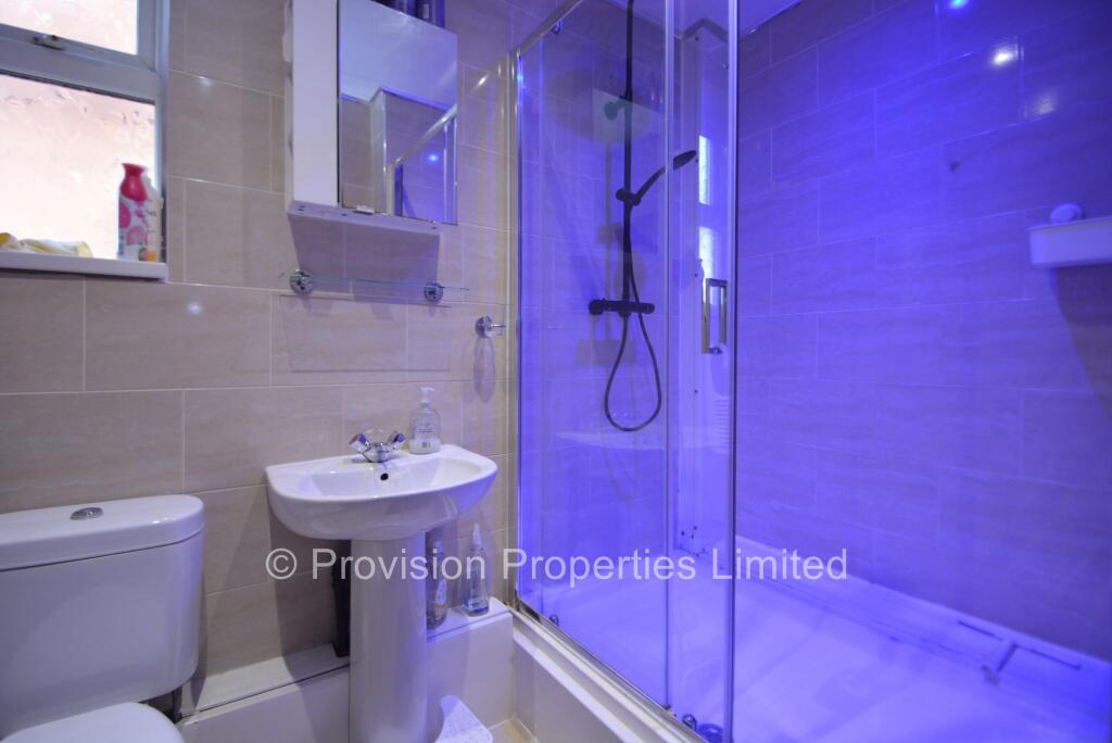 7 bedroom semi-detached house for rent
