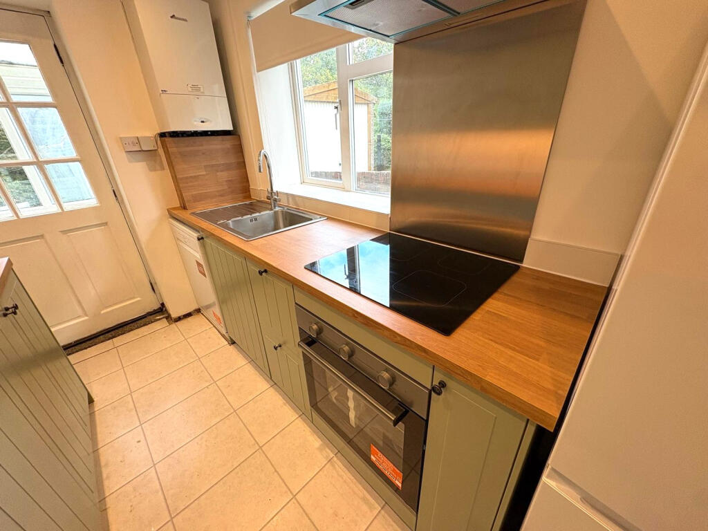 House in Leeds, West Yorkshire - View 3