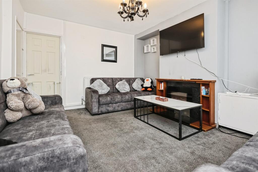 Tottenham Crescent, Birmingham photo 4