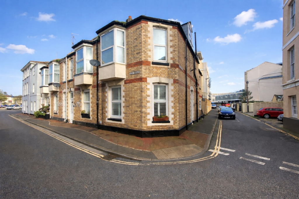 Main image of property: 1 Carlton Place, Teignmouth, TQ14