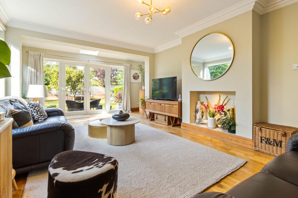 House in Doncaster, North East Lincolnshire - More