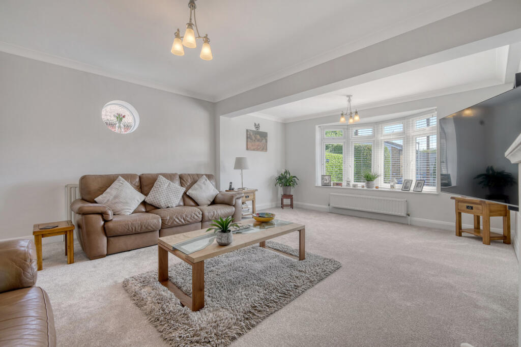 House in Basildon, Langdon Hills - View 4