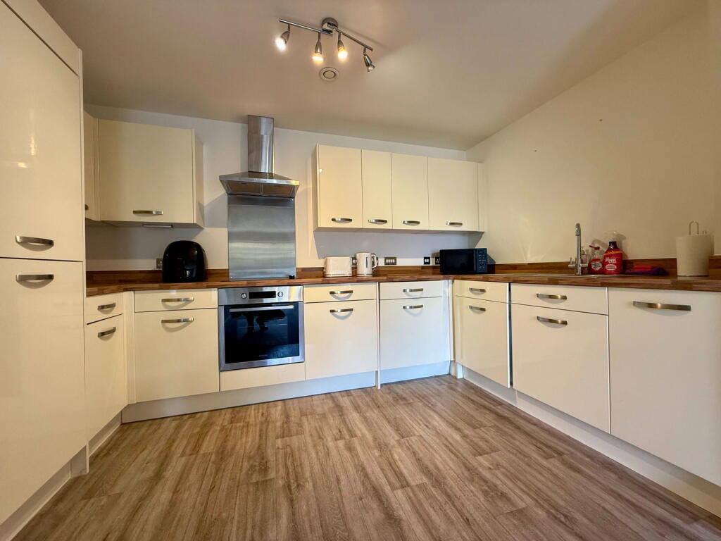 Apartment in Gloucester - View 4