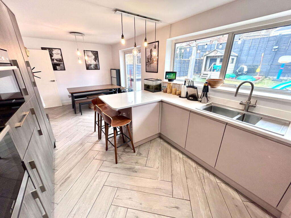 Barleycorn Drive, Rainham photo 4