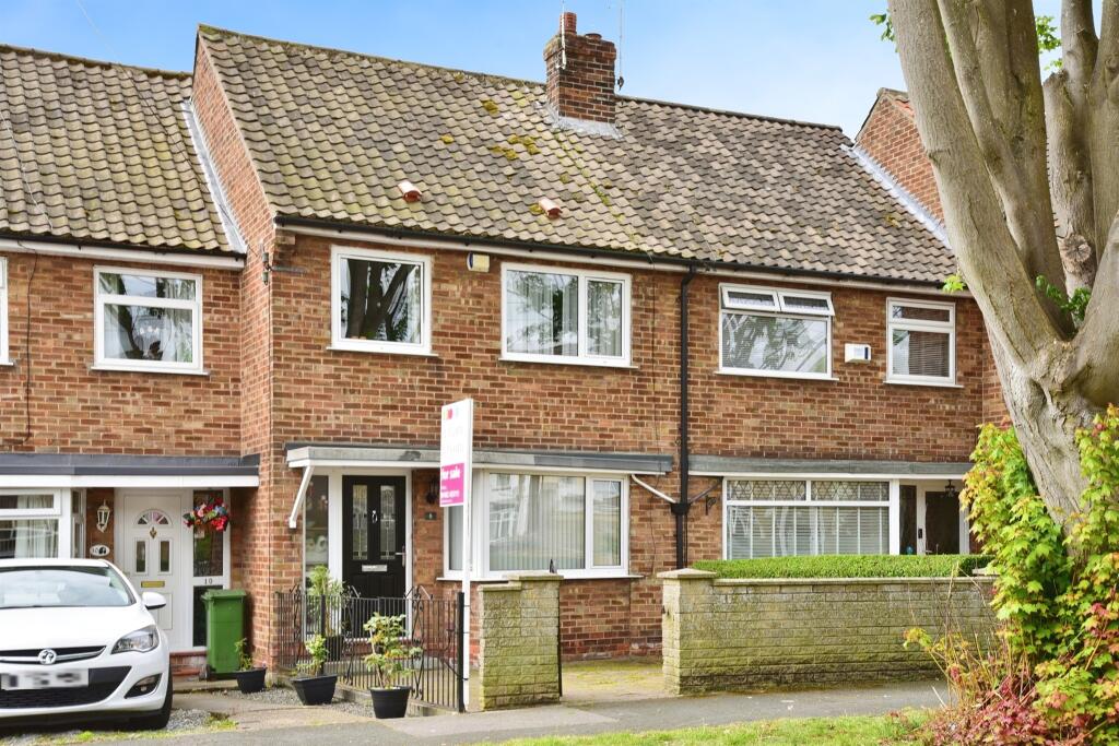 3-bed terraced on Hazelbarrow Drive, Willerby, Hull, £180,000