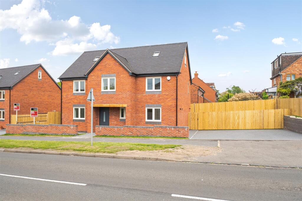 5-bed detached on Newport Road, Eccleshall, Stafford, £500,000