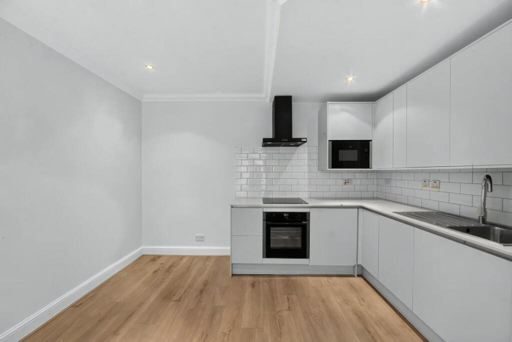 Apartment in London - View 5