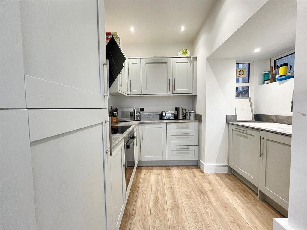 House in Newport - View 5
