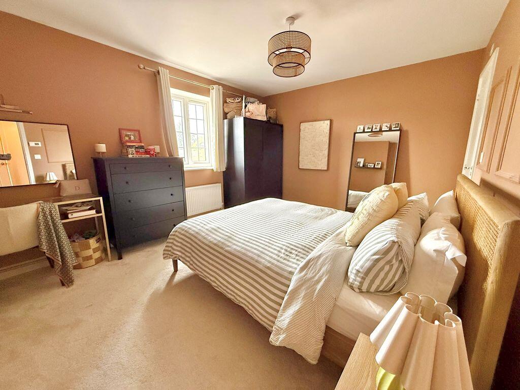 Apartment in Houghton Regis, Central Bedfordshire - View 4