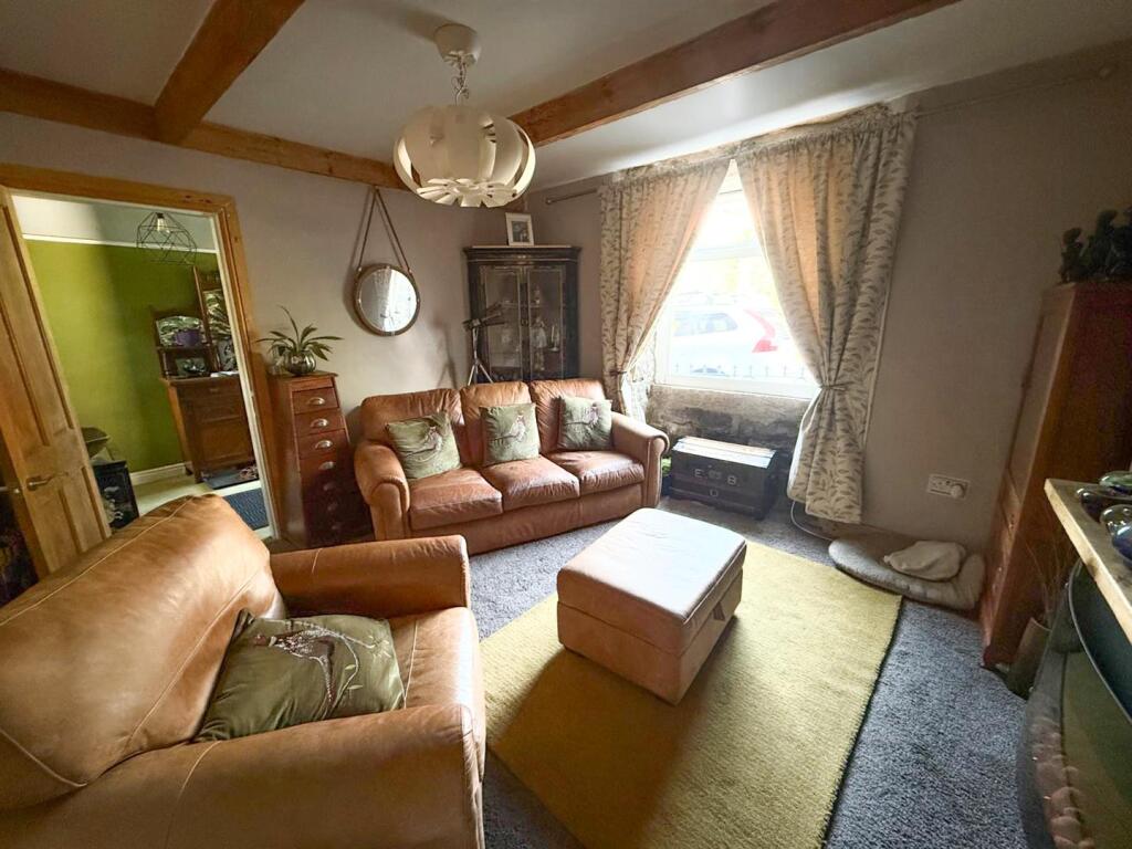 House in Bradford, Bocking, Cross Roads - View 4